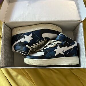 Bape size 7 men’s 8.5 womens